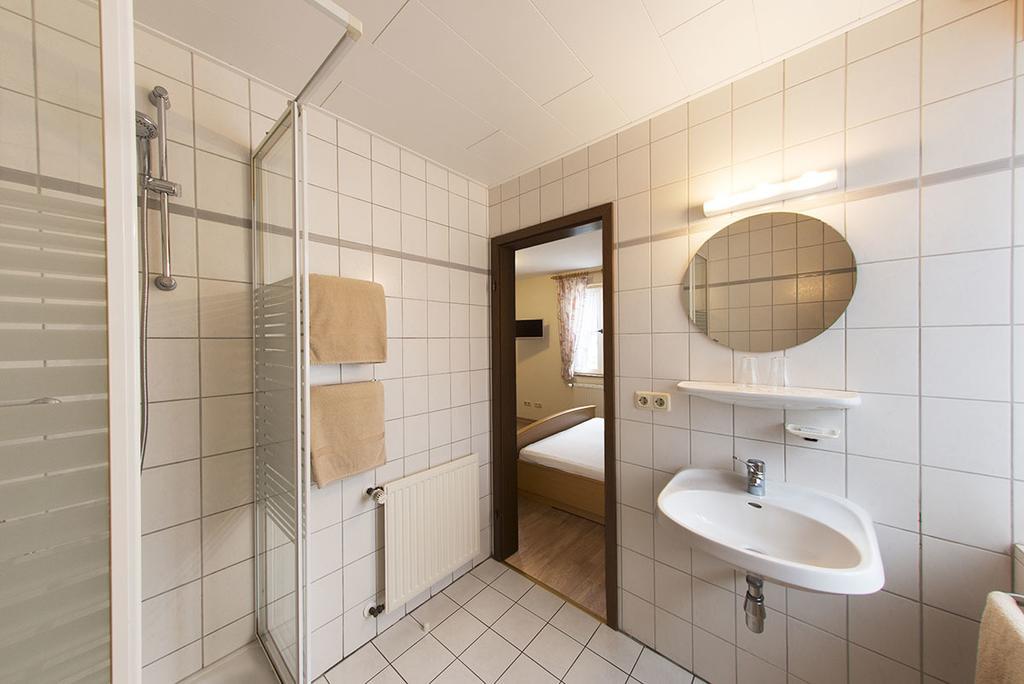 Hotel Weinhaus Kurtrierer Hof Leiwen Habitación foto