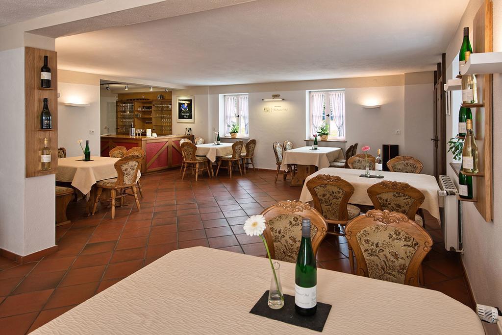 Hotel Weinhaus Kurtrierer Hof Leiwen Habitación foto