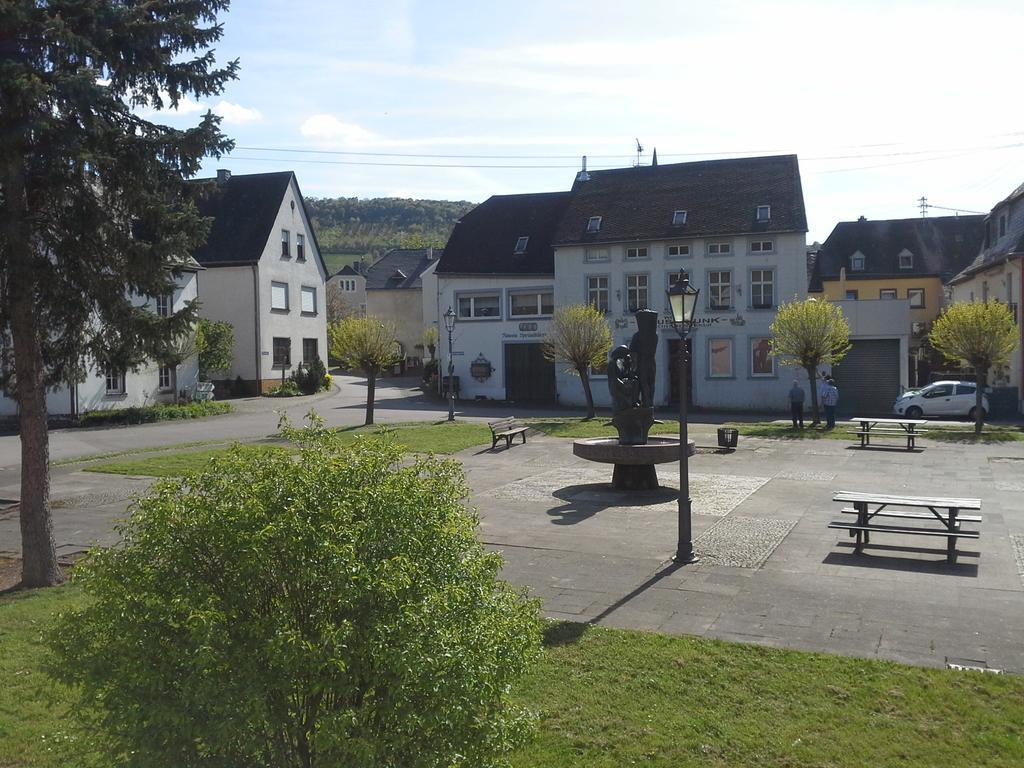 Hotel Weinhaus Kurtrierer Hof Leiwen Exterior foto